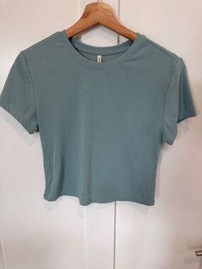 7 Diamonds Ribbed Crop Tee in Sage